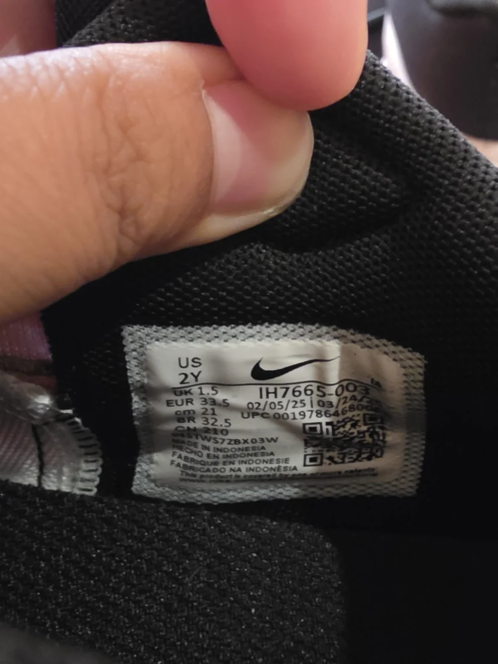 Nike Kids White, Black & Gold Basketball Sneakers